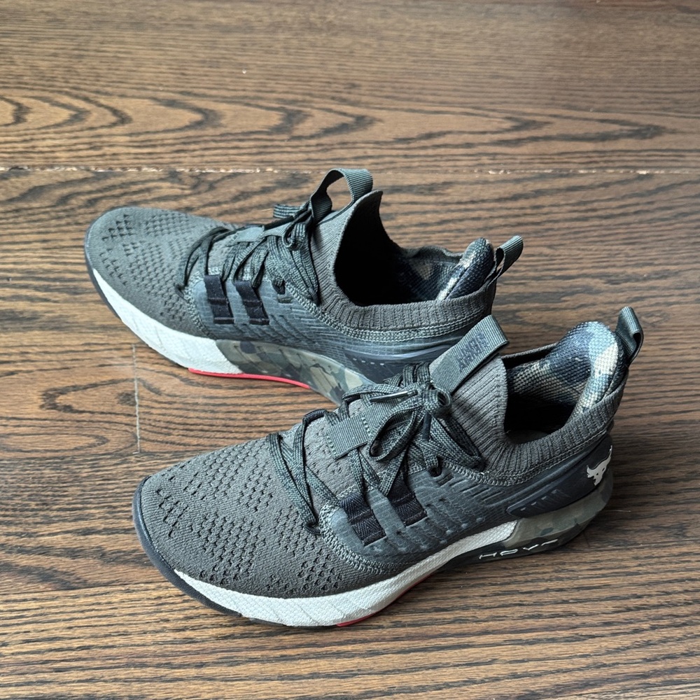 UNDER ARMOUR Olive Green and Camo Athletic Sneakers SZ 7 Wmns